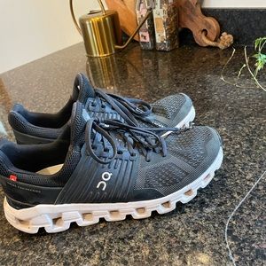 ON cloud tennis shoes size 9